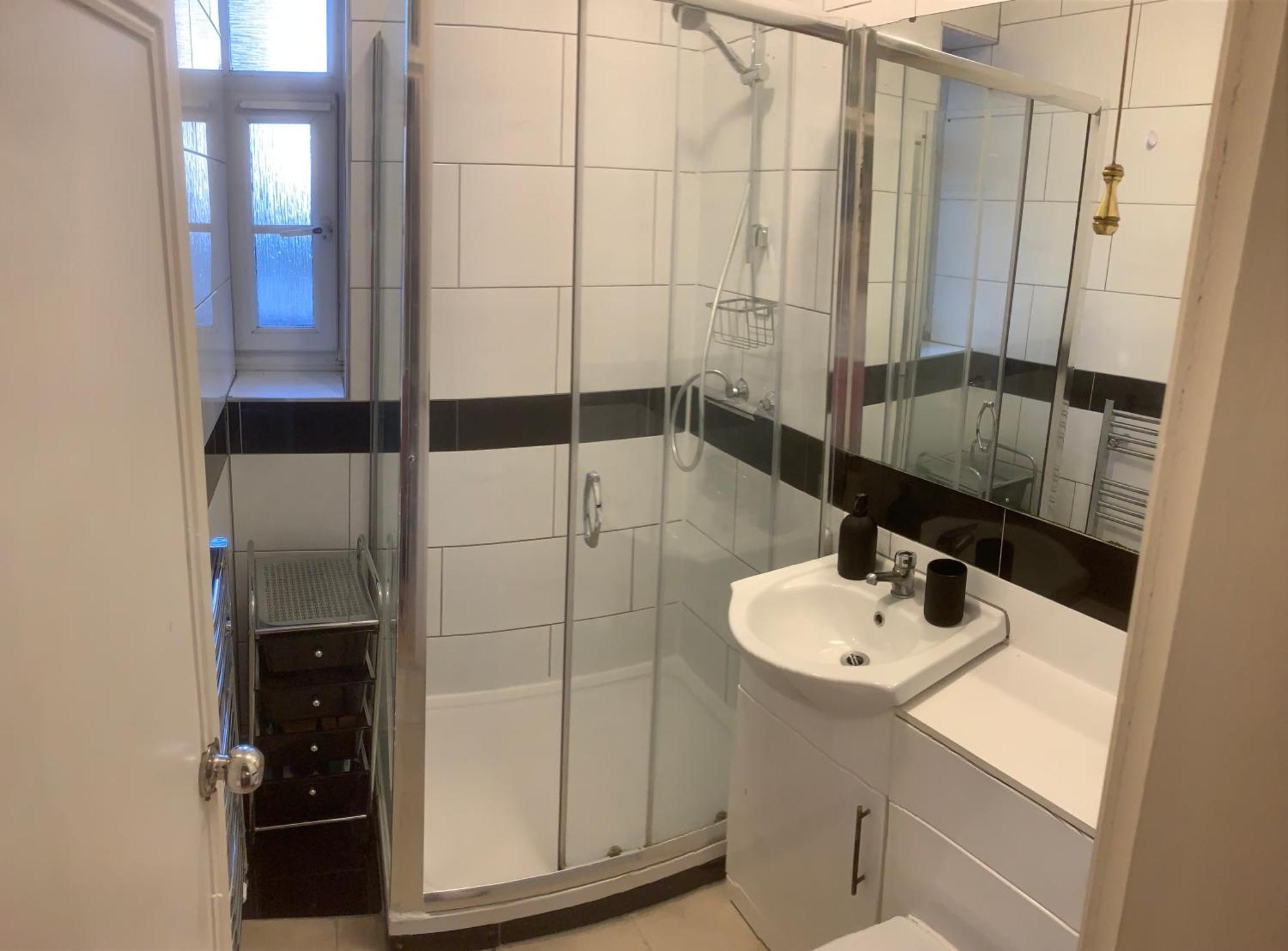 Central Location! Double Bedroom 2 Mins Walk From Battersea Power Underground Station! London Exterior photo